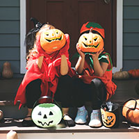 Kinder an Halloween Feenstaub
