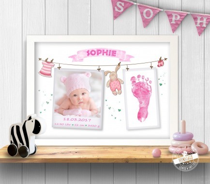 Print mit Babyfoto und Fußabdruck, rosa