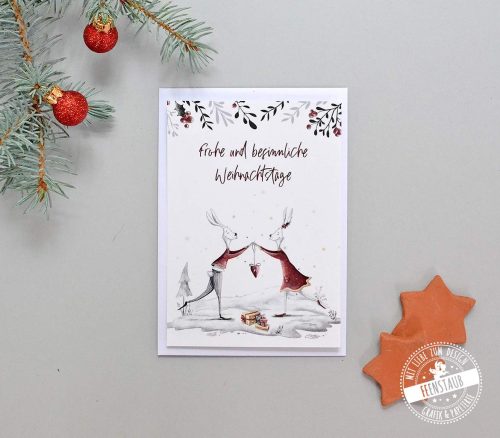 Weihnachtskarte mit süßem Hasenpaar und weihnachtlichen Motiven