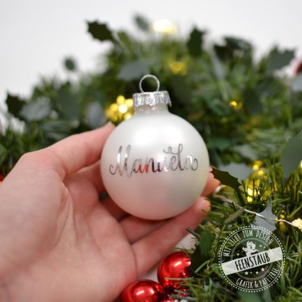 Glaskugeln für den Weihnachtsbaum mit Namen personalisiert