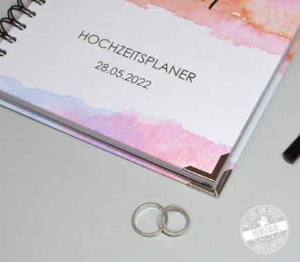Hochwertiger hardcover Hochzeitsplaner mit Buchecken und Metalbindung