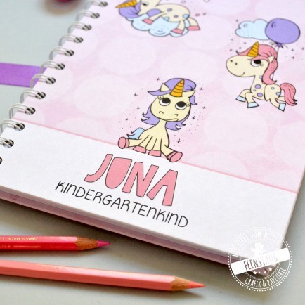 Notizbuch mit aufgedruckten Namen des Schulkindes, Einhörner in rosa lila türkis