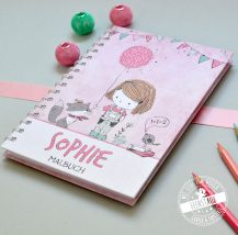 Notizbuch mit Mädchen Geschenk in der Schultüte für die Eisnchulung
