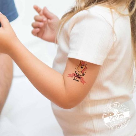Kindergeburtstag Einhorn temporäre Tattoos mit Namen vom Geburtstagskind und Alter für alle Kinder