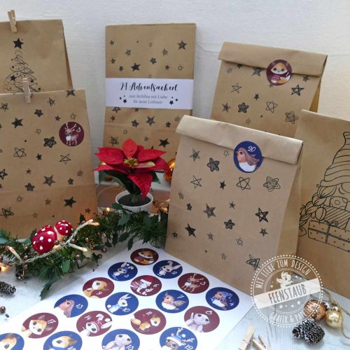 Adventkalender mit bedruckten Tüten in weihnachtlichen Motiven