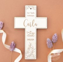 Geschenk Taufe Holzkreuz graviert mit Namen